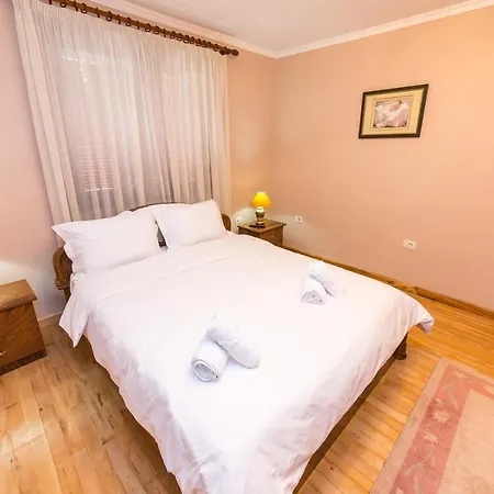 Bujtina Vila 10 * كورتشي