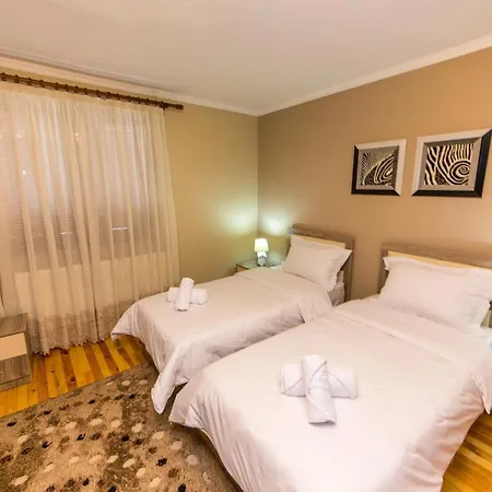 بيت ضيافة Bujtina Vila 10 *