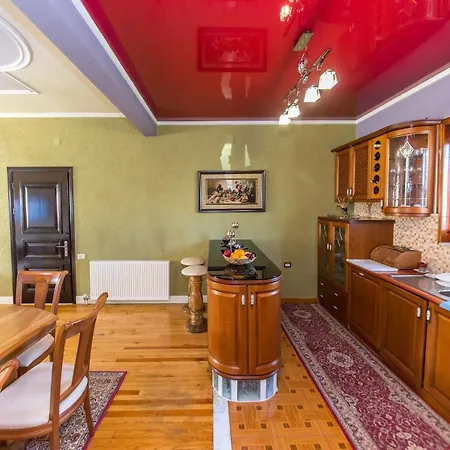Bujtina Vila 10 Penzion Korce