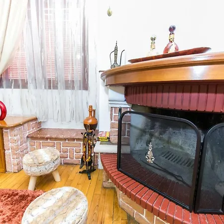 Bujtina Vila 10 *
